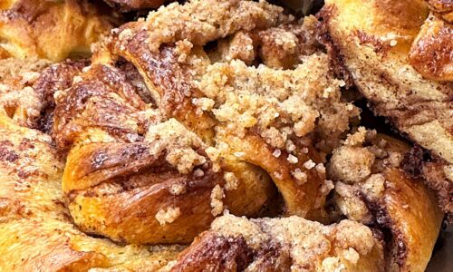 Kihitatud pärmitaignast võiroosid, kohvisaiad, tähesaiad ja kreemisaiad